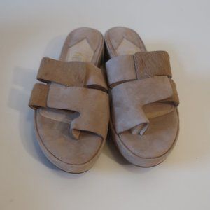 NWOB Womens Klik Taupe Beige Suede Pony Hair Platform Toe Ring Slide Sandals 6 *